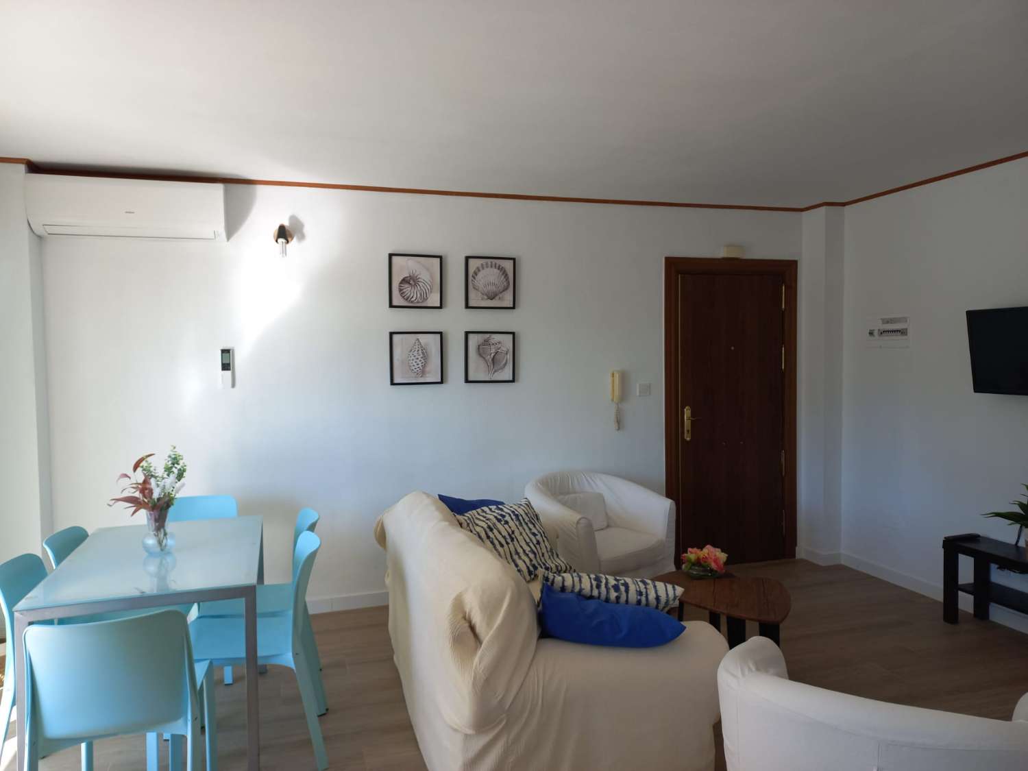 MEDIA TEMPORADA SE ALQUILA DESDE AHORA HASTA 30.6.25 Y DESDE 1.9.25-30.6.26  BONITO APARTAMENTO EN 2ª LINEA DE PLAYA CON VISTAS AL MAR EN BENALMADENA