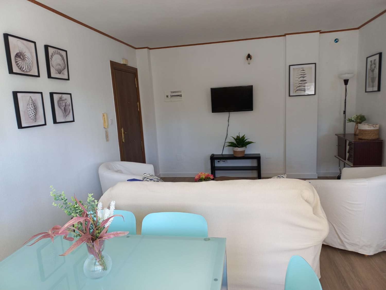 MEDIA TEMPORADA SE ALQUILA DESDE AHORA HASTA 30.6.25 Y DESDE 1.9.25-30.6.26  BONITO APARTAMENTO EN 2ª LINEA DE PLAYA CON VISTAS AL MAR EN BENALMADENA