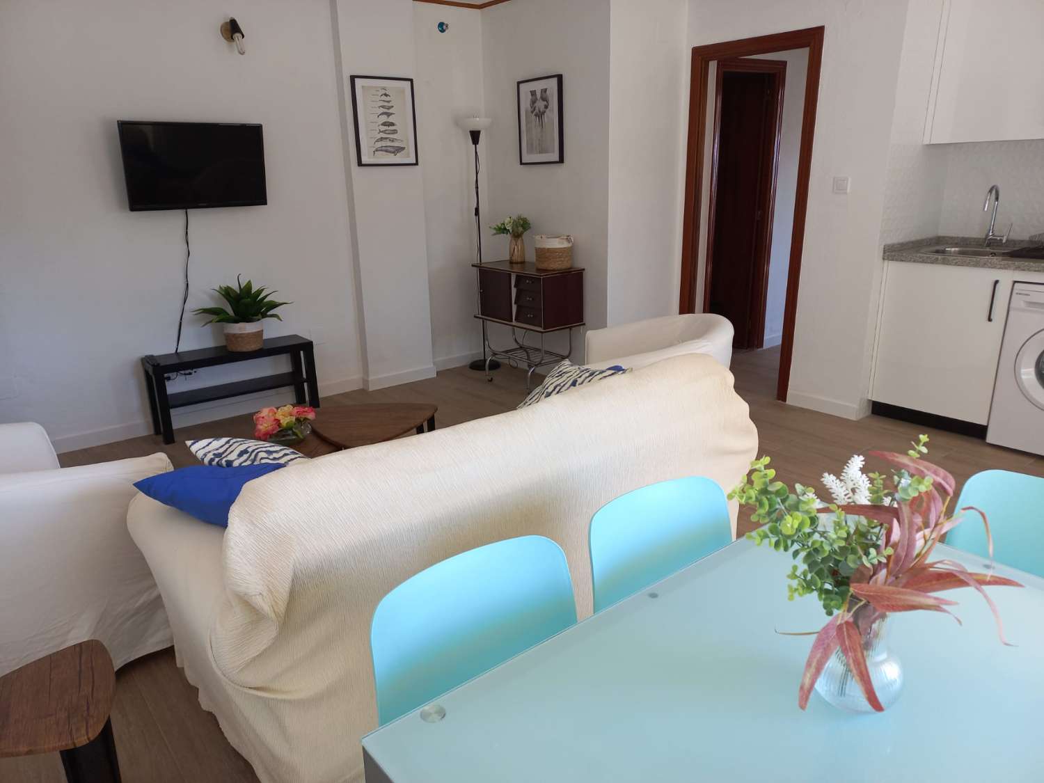 MEDIA TEMPORADA SE ALQUILA DESDE AHORA HASTA 30.6.25 Y DESDE 1.9.25-30.6.26  BONITO APARTAMENTO EN 2ª LINEA DE PLAYA CON VISTAS AL MAR EN BENALMADENA