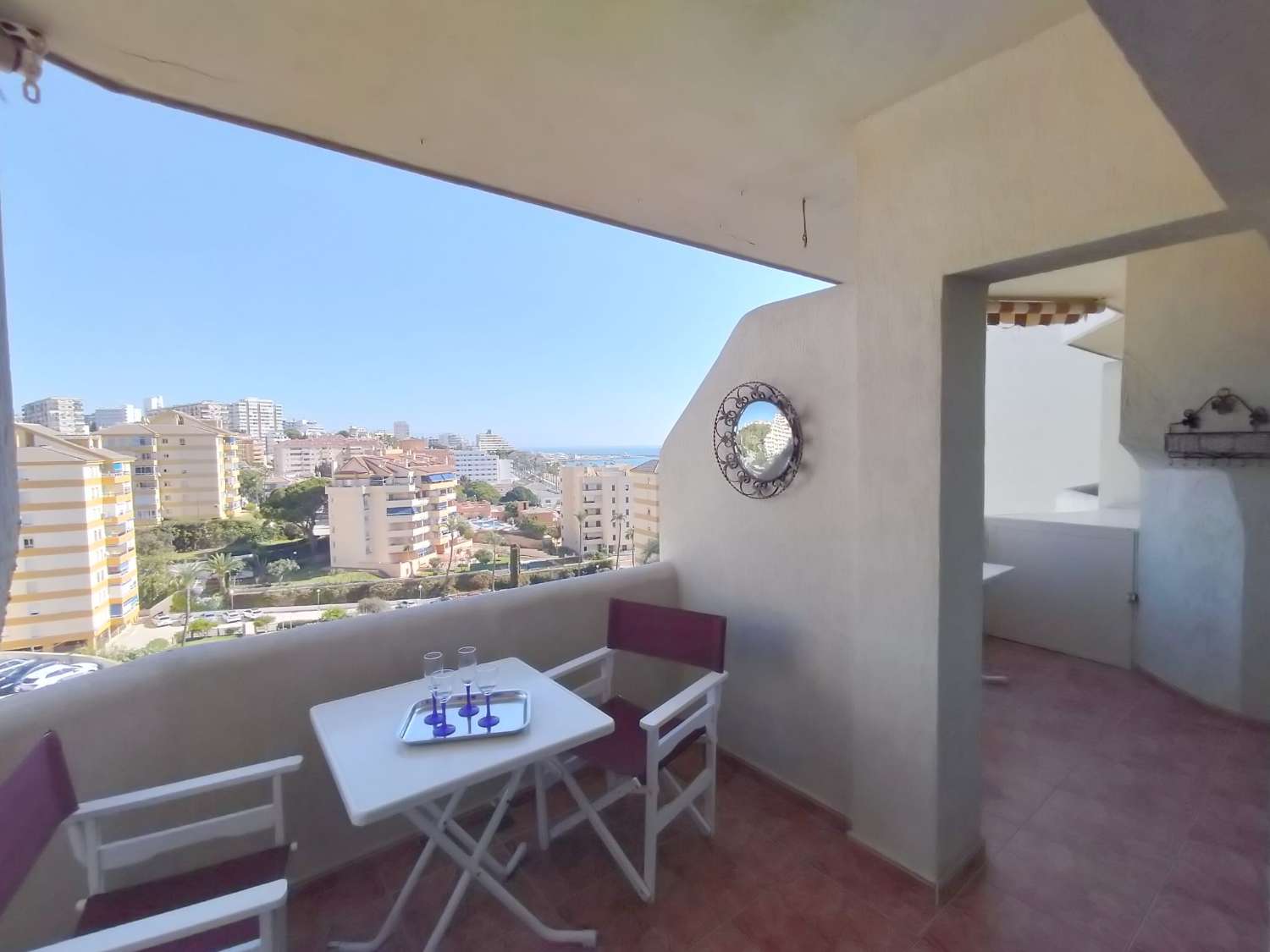 APARTMENT WITH SEA VIEWS FOR SALE IN BENALMADENA ON THE 1ST LINE OF THE BEACH