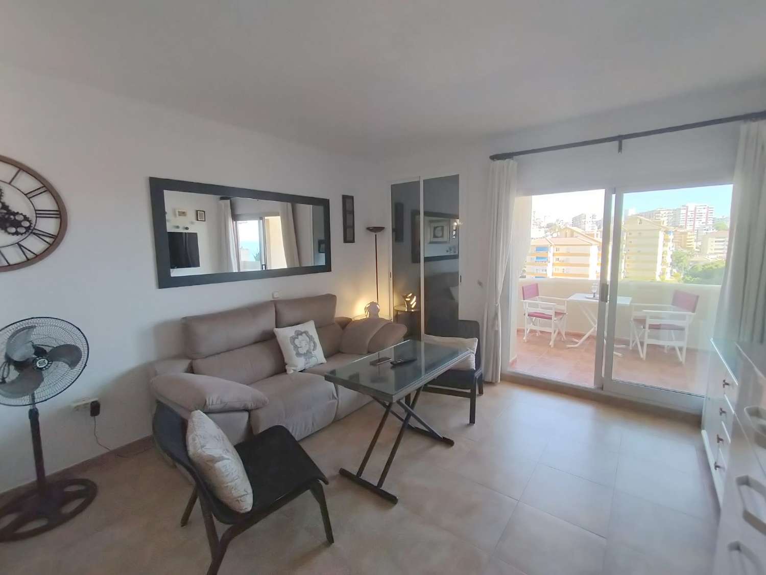 APARTMENT WITH SEA VIEWS FOR SALE IN BENALMADENA ON THE 1ST LINE OF THE BEACH