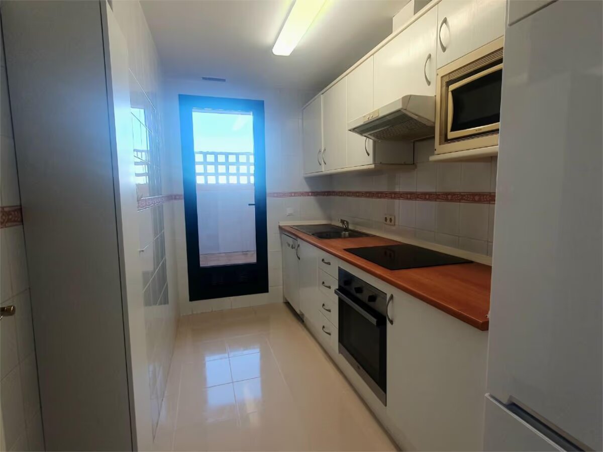 SE ALQUILA POR LARGA TEMPORADA BONITO APARTAMENTO EN BENALMADENA EN TORREQUEBRADA CERCA DEL CAMPO DE GOLF (BENALMADENA)