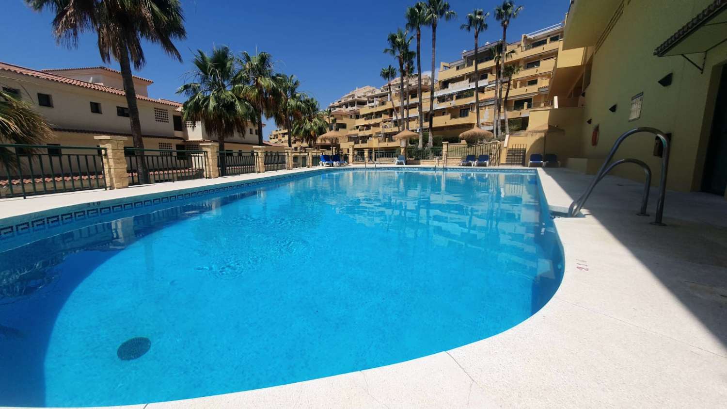 SE ALQUILA POR LARGA TEMPORADA BONITO APARTAMENTO EN BENALMADENA EN TORREQUEBRADA CERCA DEL CAMPO DE GOLF (BENALMADENA)