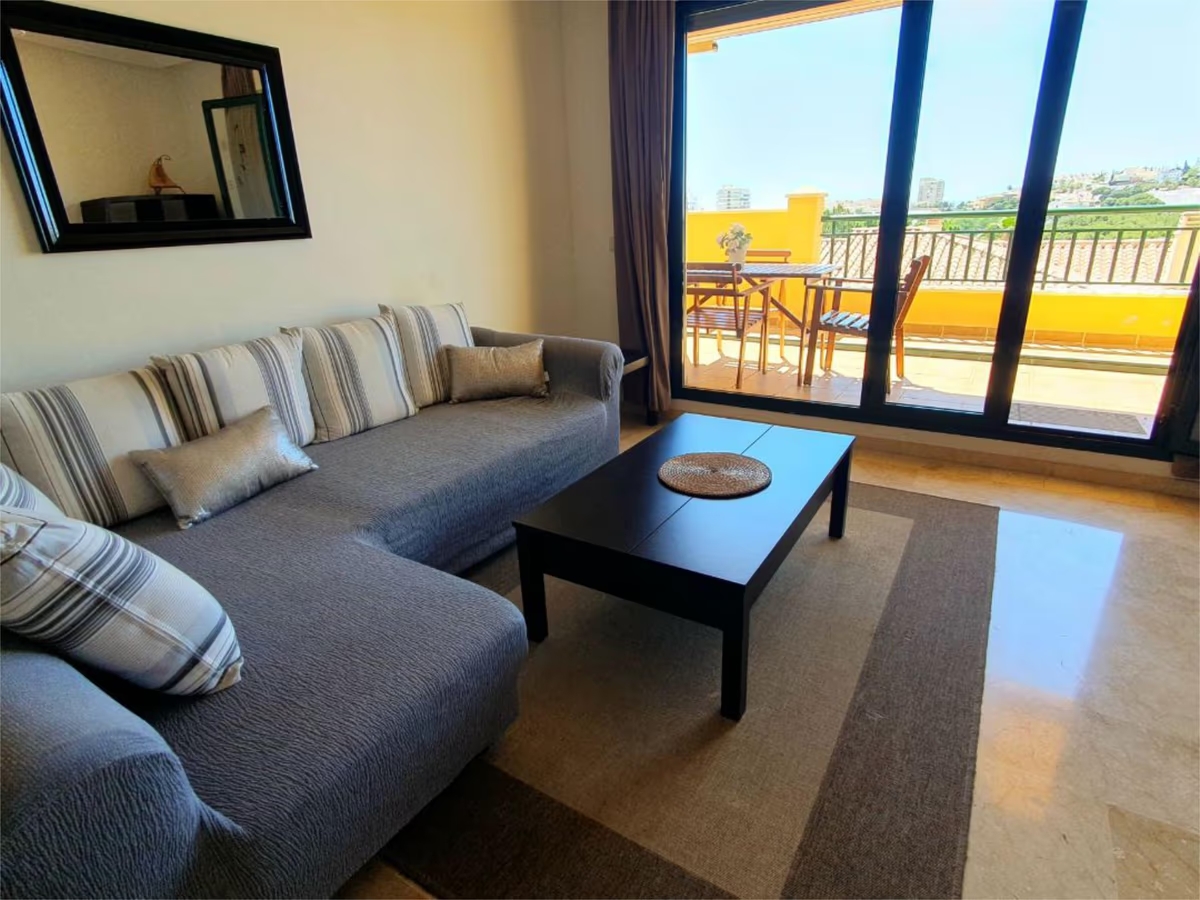 SE ALQUILA POR LARGA TEMPORADA BONITO APARTAMENTO EN BENALMADENA EN TORREQUEBRADA CERCA DEL CAMPO DE GOLF (BENALMADENA)