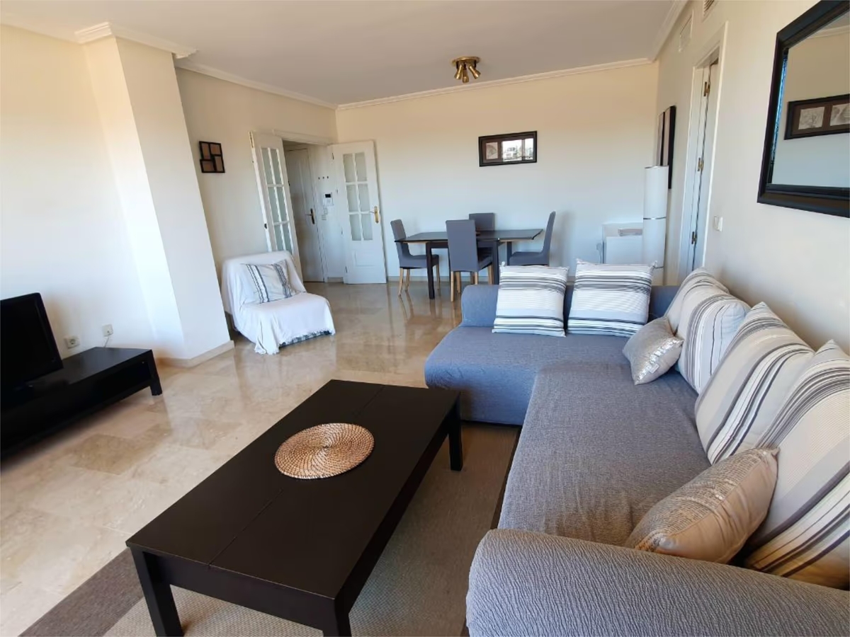 SE ALQUILA POR LARGA TEMPORADA BONITO APARTAMENTO EN BENALMADENA EN TORREQUEBRADA CERCA DEL CAMPO DE GOLF (BENALMADENA)