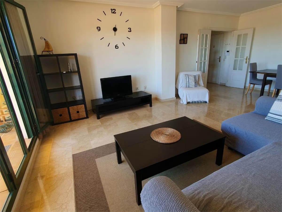 SE ALQUILA POR LARGA TEMPORADA BONITO APARTAMENTO EN BENALMADENA EN TORREQUEBRADA CERCA DEL CAMPO DE GOLF (BENALMADENA)