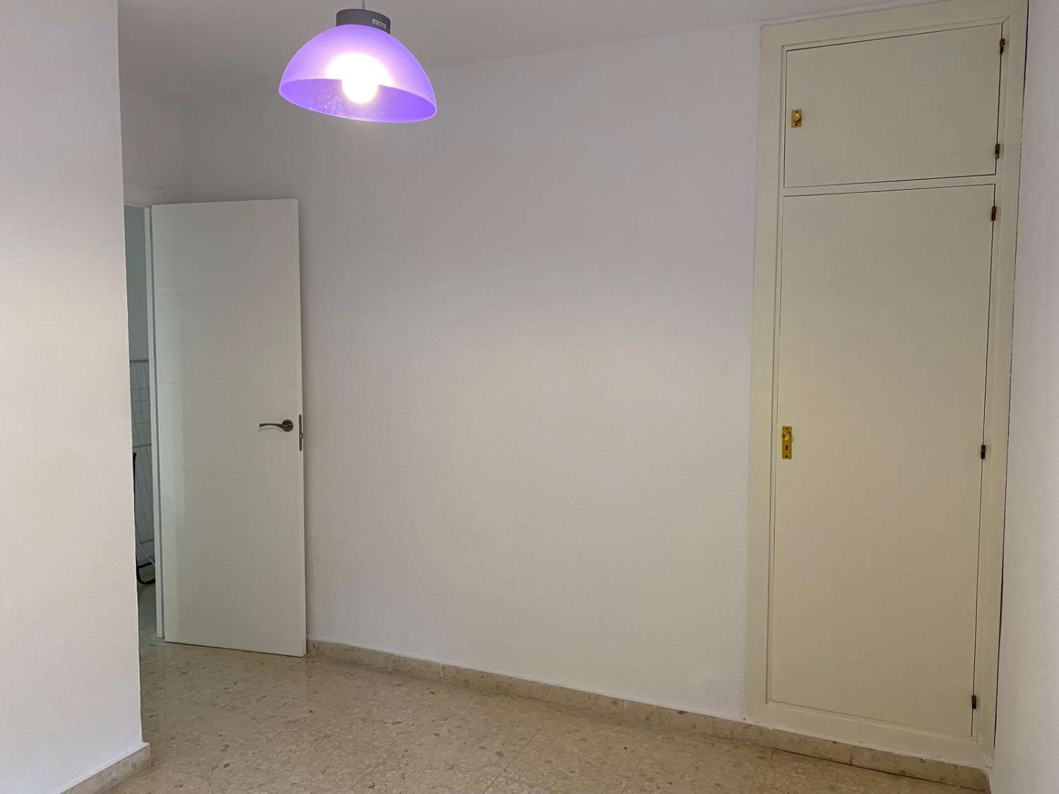 SE ALQUILA POR LARGA TEMPORADA BONITO APARTAMENTO EN MALAGA