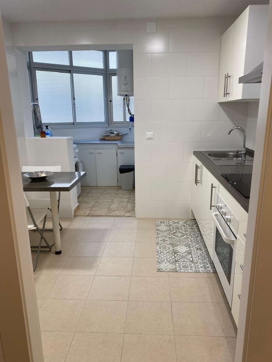 SE ALQUILA POR LARGA TEMPORADA BONITO APARTAMENTO EN MALAGA