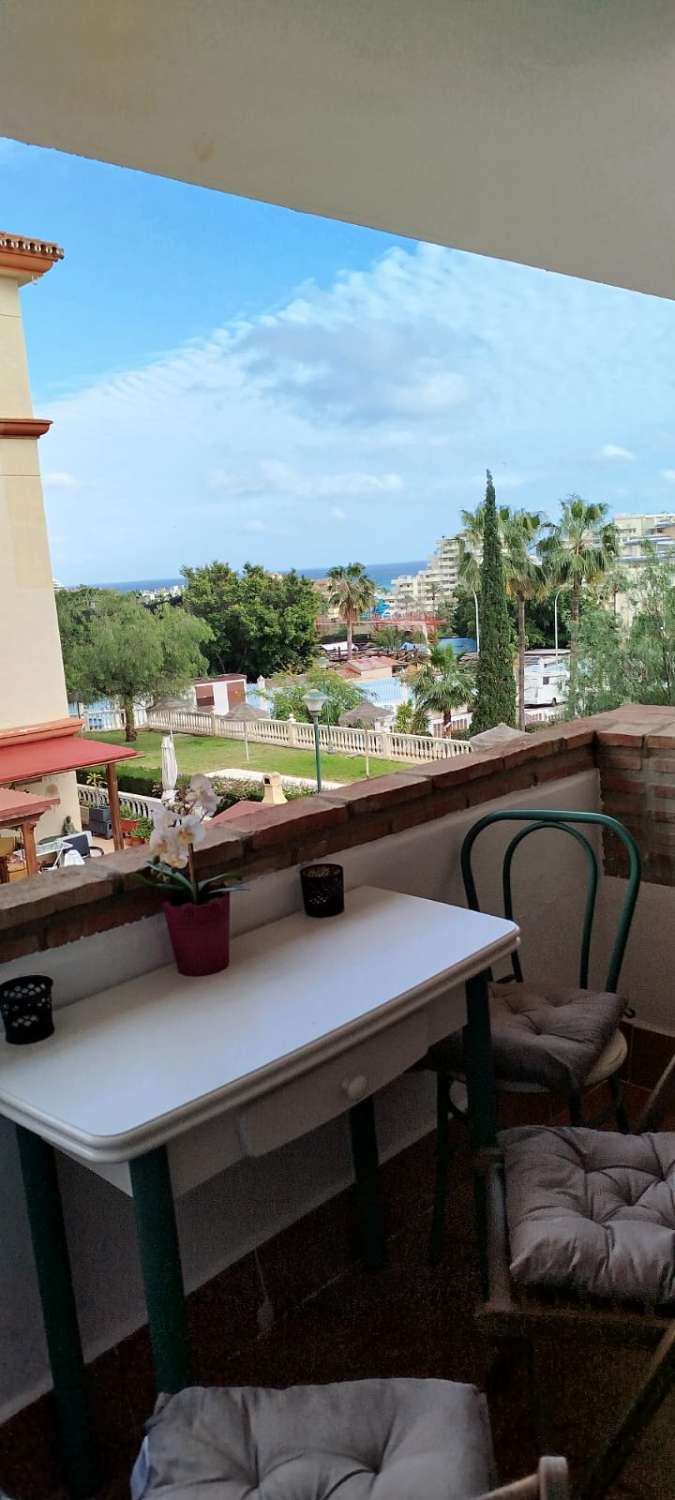 Se vende bonito apartamento con vistas al mar  en Benalmadena al lado del  Parque de la Paloma