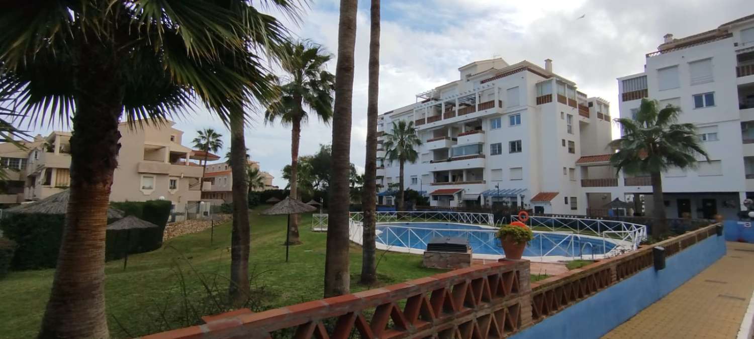 Se vende bonito apartamento con vistas al mar  en Benalmadena al lado del  Parque de la Paloma