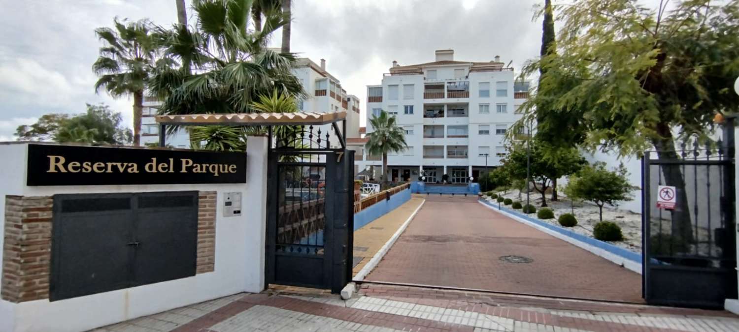 Se vende bonito apartamento con vistas al mar  en Benalmadena al lado del  Parque de la Paloma