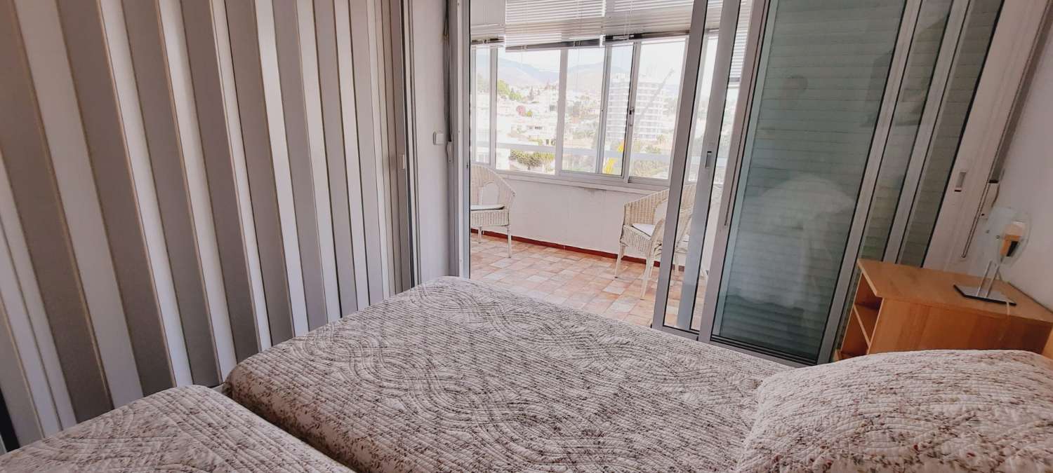 MEDIA TEMPORADA . SE ALQUILA DESDE AHORA  HASTA 31.12.25  BONITO APARTAMENTO  CON VISTAS AL MAR EN LA CARIHUELA