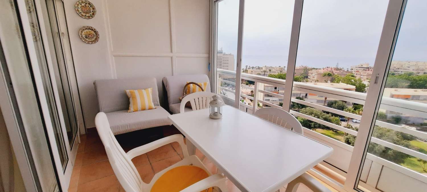 MEDIA TEMPORADA . SE ALQUILA DESDE AHORA  HASTA 31.12.25  BONITO APARTAMENTO  CON VISTAS AL MAR EN LA CARIHUELA