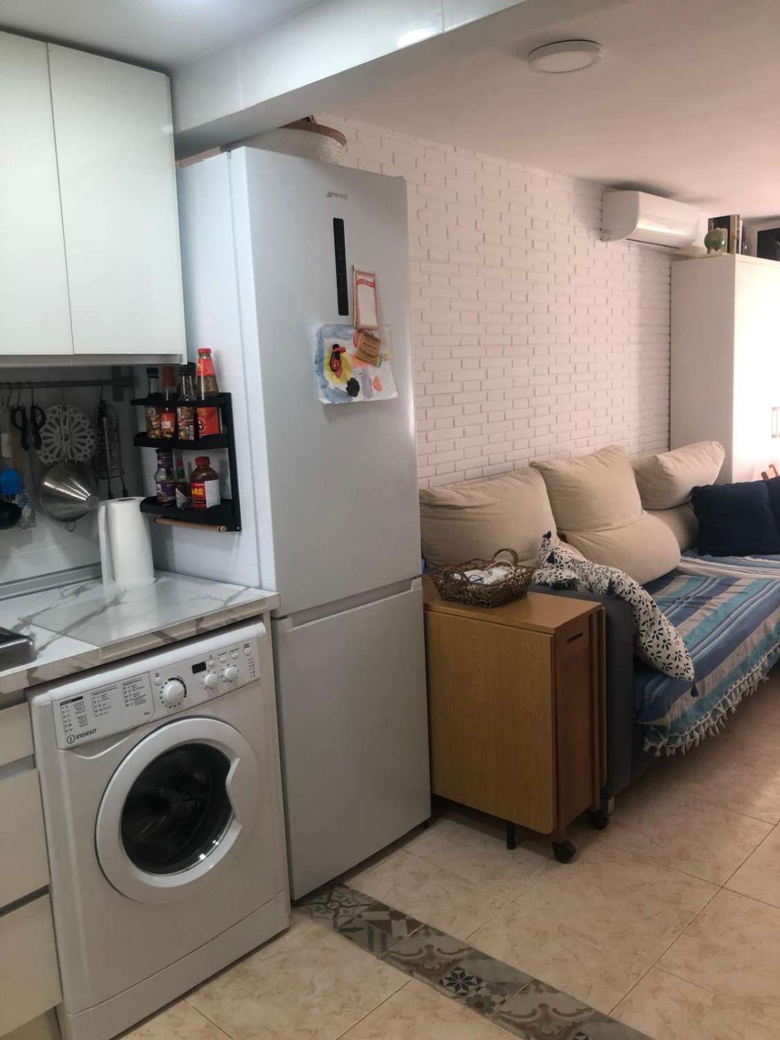 SE VENDE BONITO APARTAMENTO REFORMADO ENFRENTE DE LA PLAYA EN BENALMADENA