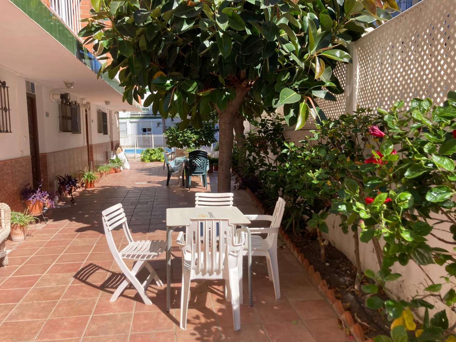 SE VENDE BONITO APARTAMENTO REFORMADO ENFRENTE DE LA PLAYA EN BENALMADENA