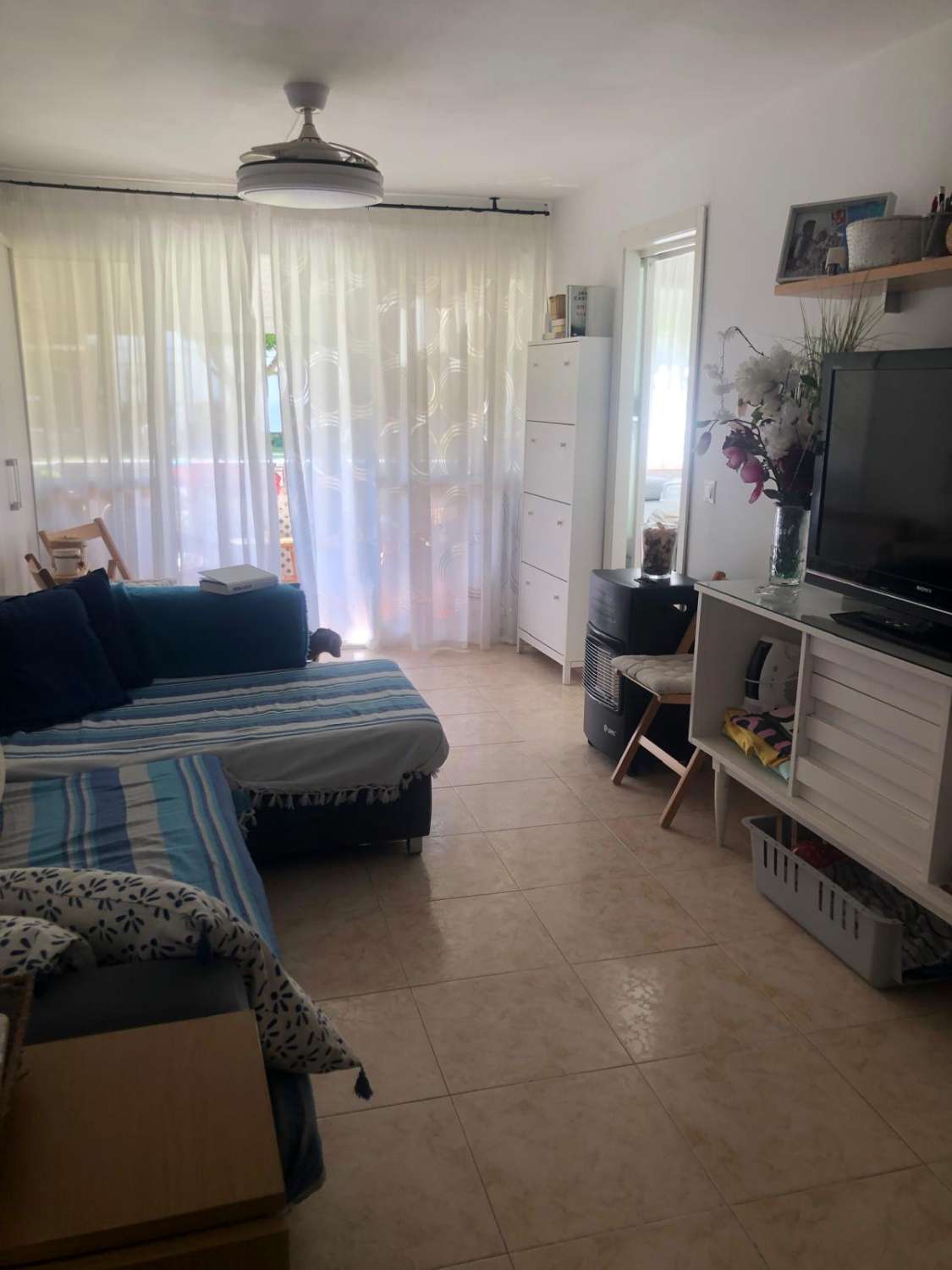 SE VENDE BONITO APARTAMENTO REFORMADO ENFRENTE DE LA PLAYA EN BENALMADENA