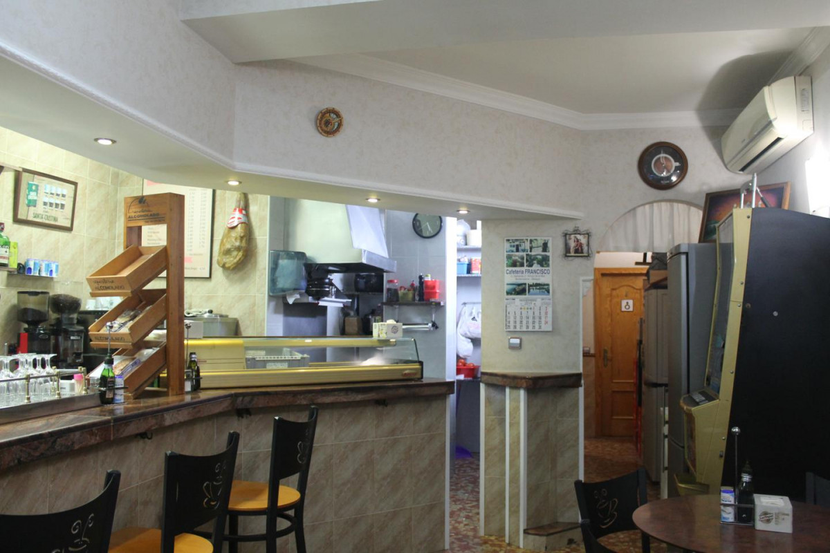 LOCAL FOR SALE IN ARROYO DE LA MIEL.