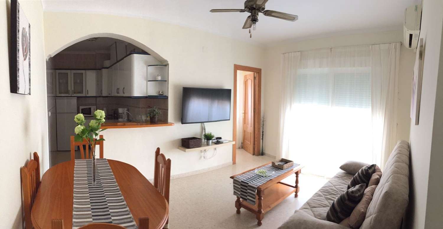 Te huur MIDDEN SEIZOEN van 01.9.24-30.06.25 APPARTEMENT OP 1E LIJN VAN HET STRAND MET UITZICHT OP ZEE IN BENALMÁDENA.