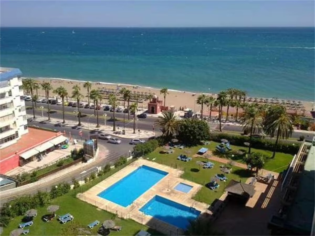 For rent from 1.9.2025-30.06.2026 Beautiful duplex with sea views on the 1st line of the beach in Benalmadena