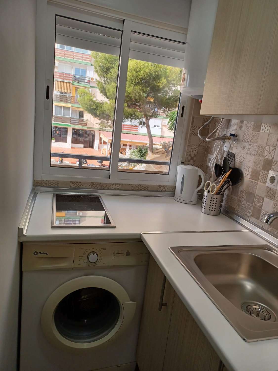 HALF SEIZOEN. TE HUUR VANAF 15/9/25 -15/6/2026 MOOI APPARTEMENT OP 100 METER VAN HET STRAND IN BENALMÁDENA