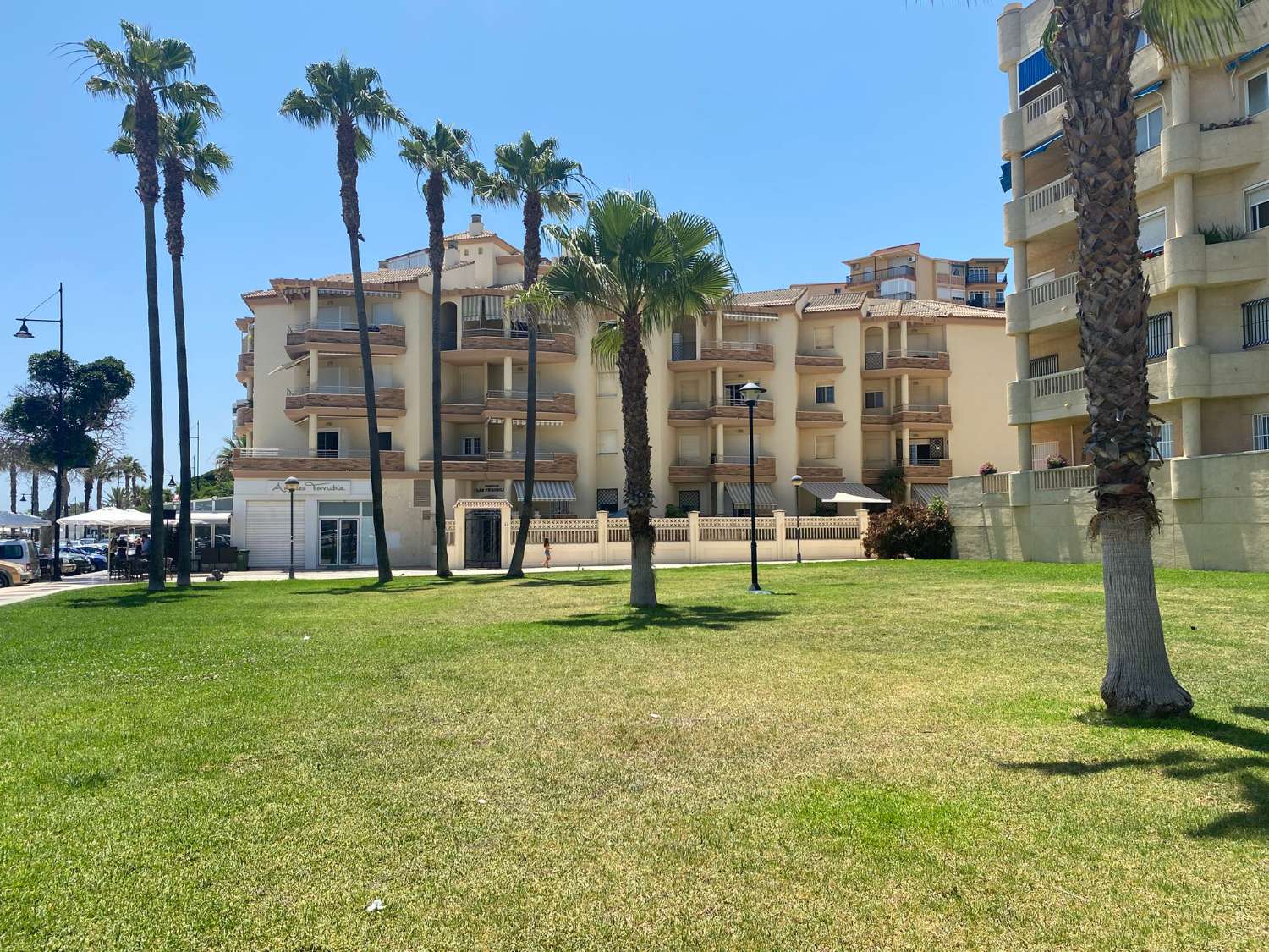 Rent MID SEASON from 8/09/24 to 8/6/25 nice apartment on the 1st line of the beach in Los Alamos.