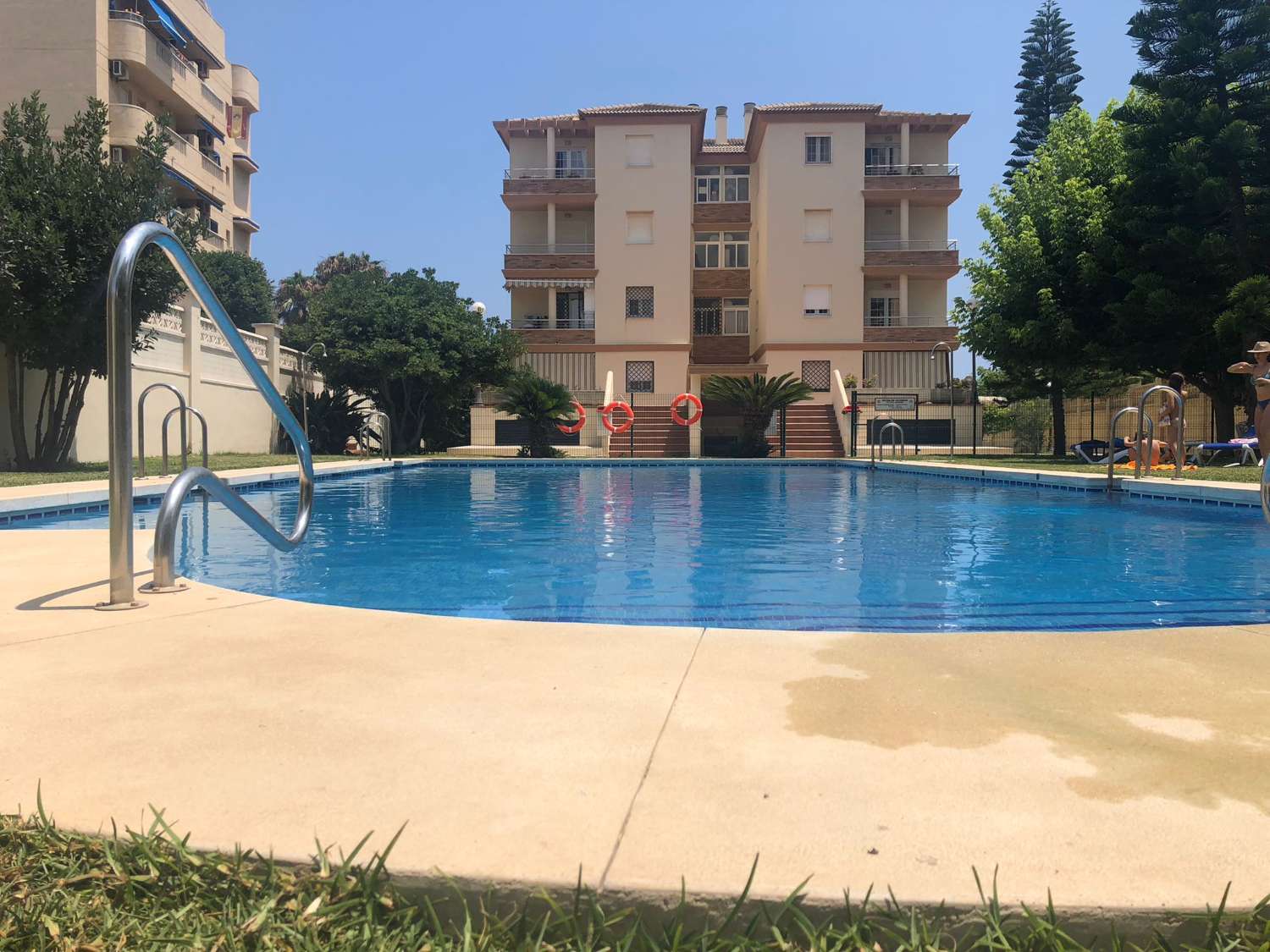 Huur MIDDEN SEIZOEN van 8/09/24 tot 8/6/25 mooi appartement op de 1e lijn van het strand in Los Alamos.