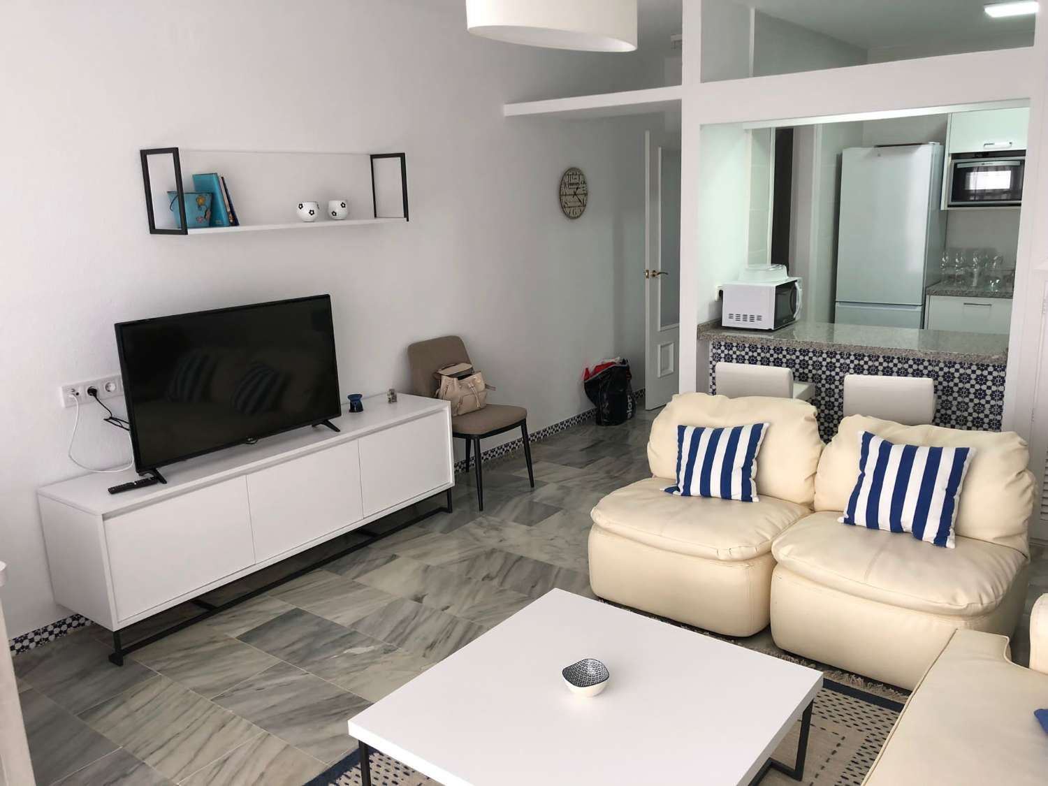 Te huur HALF SEIZOEN 1/9/2025 30/6/2026 Mooi appartement met uitzicht op zee in Fuengirola