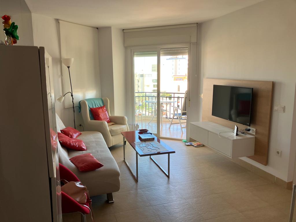 Het wordt verhuurd HALF SEIZOEN van 17-1-25-31.5. 25 en van 01.10.25-31.5.26 Mooi appartement met uitzicht op zee in La Carihuela (Torremolinos)