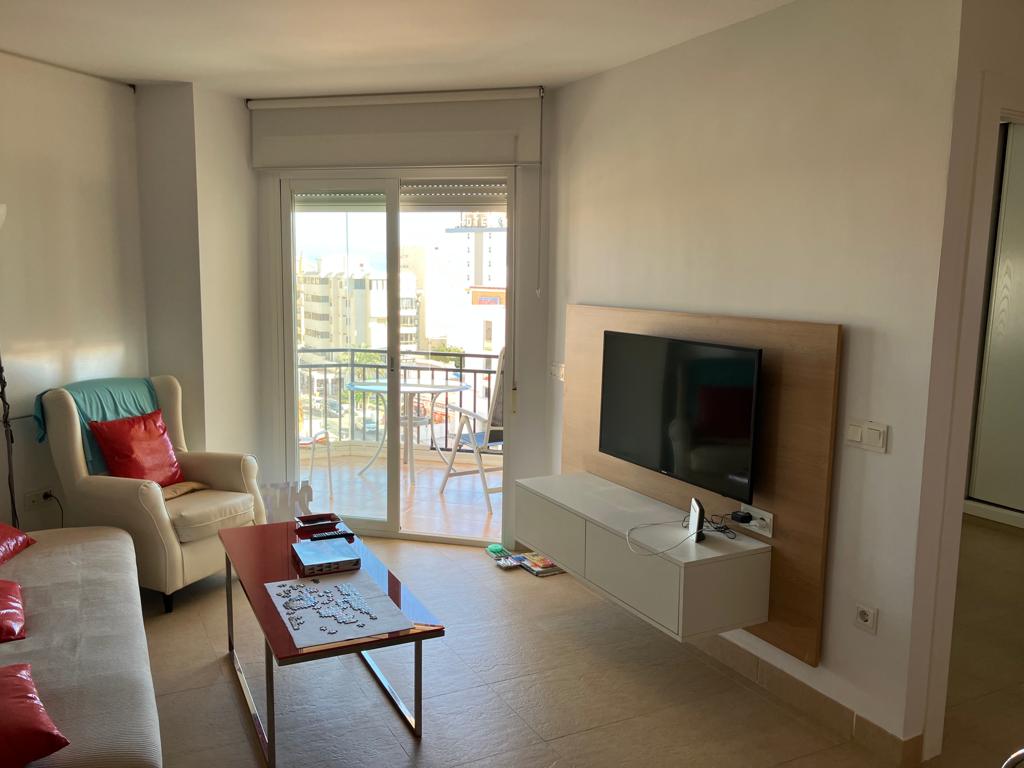 Het wordt verhuurd HALF SEIZOEN van 17-1-25-31.5. 25 en van 01.10.25-31.5.26 Mooi appartement met uitzicht op zee in La Carihuela (Torremolinos)